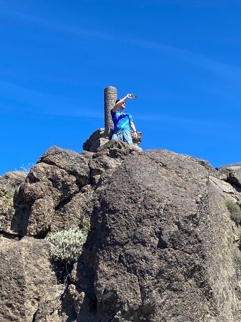 Marius pe vârf de munte vulcanic - Pico de la Cruz